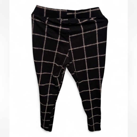 Torrid Black Plaid Pixie Leggings - Picture 4 of 4